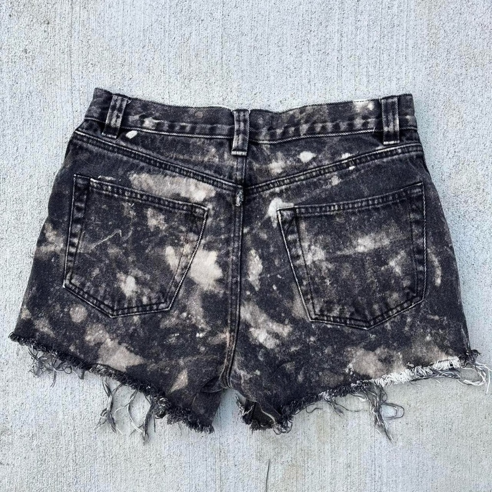 Basic Editions Black And White Distressed Jean Sh… - image 4